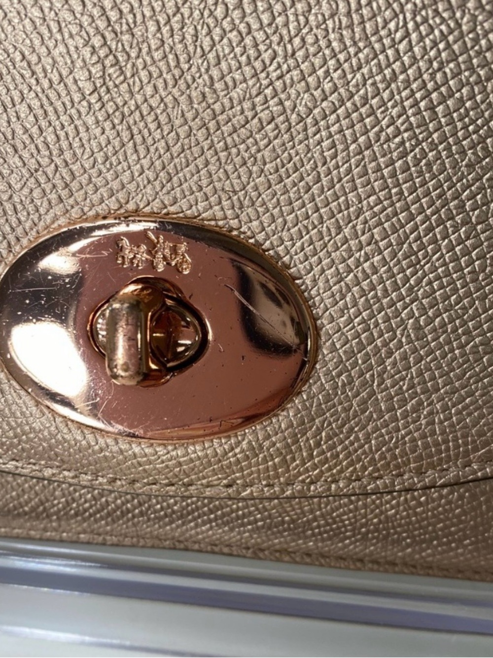 Coach RARE Metallic Rose Gold Chain Crossbody Bag. Very good condition. - Picture 4 of 16